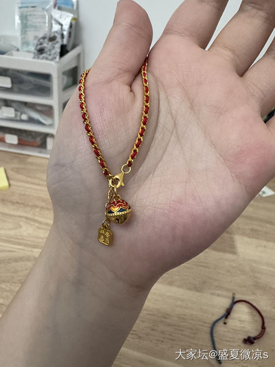 红绳手链配小提溜_金