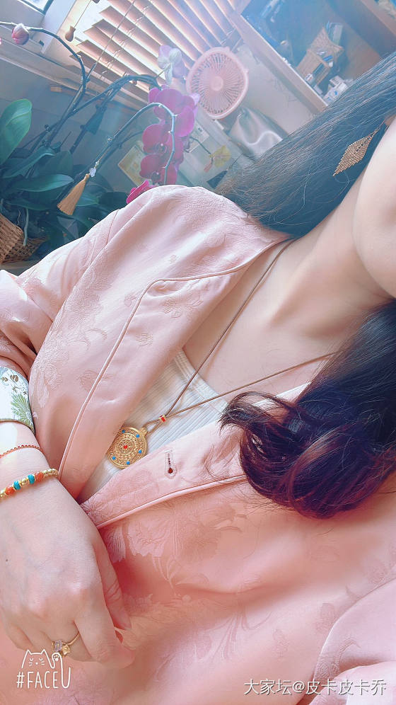 今日份ootd，新中式和黄金太配啦_搭配金