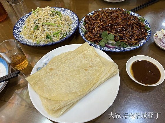 下午和朋友出来溜达，溜达到饭点，去吃了道外区的雪龙筋饼。_美食生活