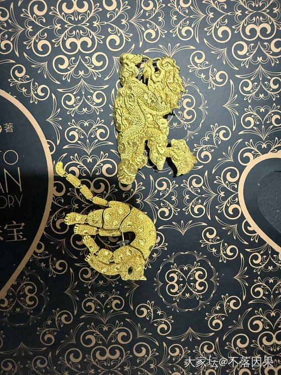 两枚最近经常戴的动物胸针_胸饰金