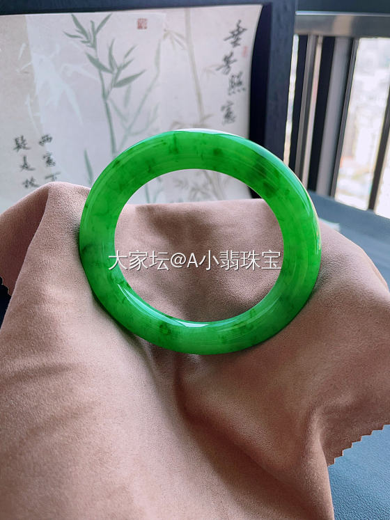 这手镯妳们觉得多少才算值‼️_翡翠