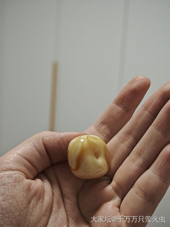 谁能想到这是小桂家克价300的的小藏扣_琥珀蜜蜡