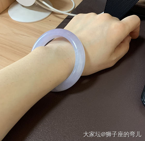 1w能买到什么样的翡翠手镯，我想看看图片_翡翠