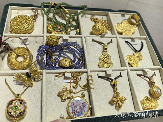 豆子是新货，回家准备配铂金钻石链子去。元宝是年前买了，终于上串的。铂金钻石链也是..._金翡翠