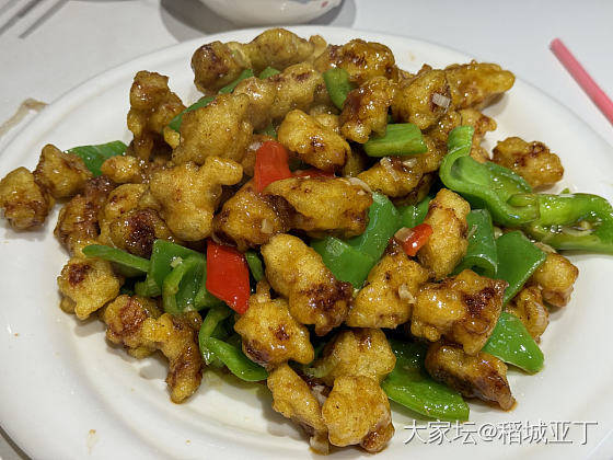 今天帮朋友搬家。晚上朋友请我去吃张玲杀猪菜。杀猪菜真香！_美食生活