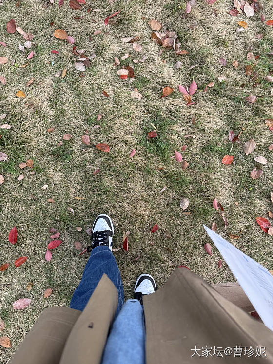 这样白T配牛仔还挺显瘦_穿搭