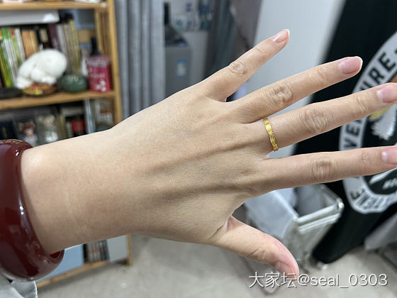 打印店旁边的猫，长得挺可爱的，一点都不怕人，主动亲近我，看它被拴住有点难过😫，后..._宠物