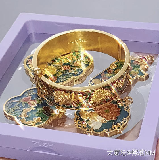 这两家的每一件产品都刚好踩在我的审美上_网店商家金