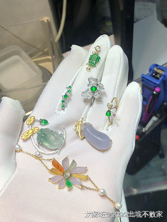 自刀翡翠黄金饰品和包包等_首饰