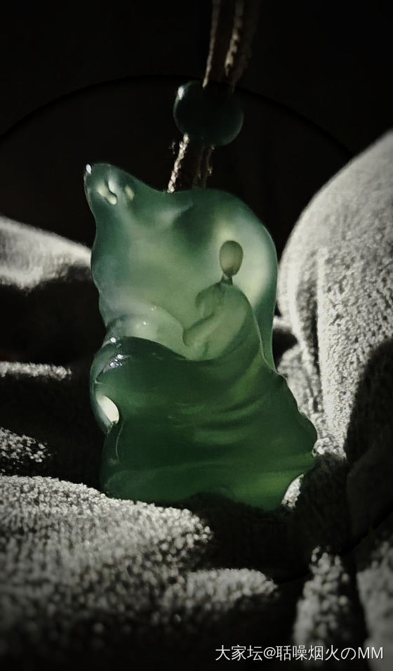 阴天，在不开灯的房间_翡翠