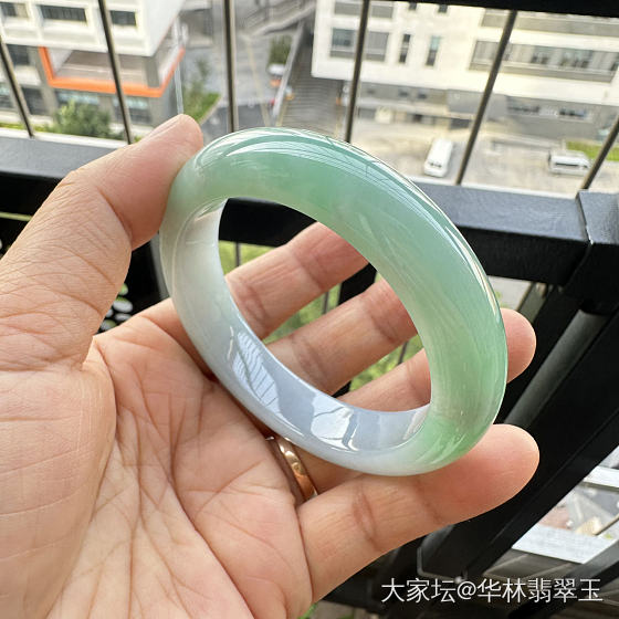 春彩泥鳅背正圈翡翠手镯
55mm_翡翠