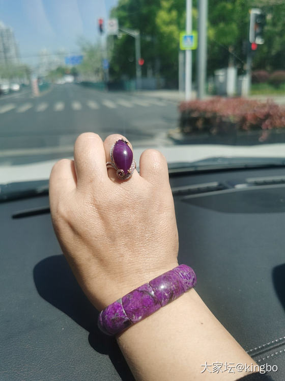 紫色出行_手饰舒俱来