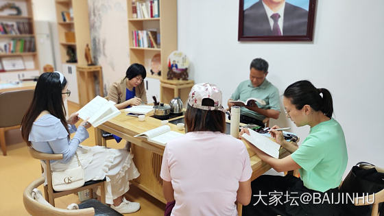 周四读书会，推荐给集美们一本好书_读书