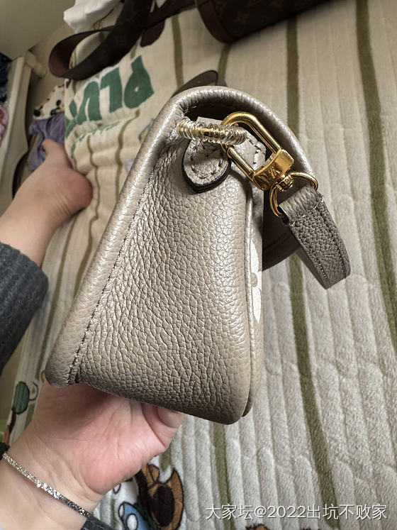 自刀翡翠黄金饰品和包包等_首饰