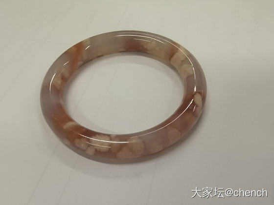 春天来了，换上樱花玛瑙，照片有点差，姐妹们凑合看吧～_手镯玉髓玛瑙