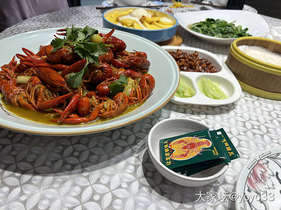 去蚌埠吃龙虾买了点小手链_美食