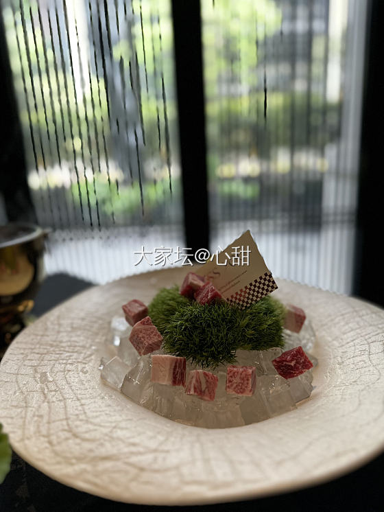 手上戴了一红一绿，花里胡哨地去过了个生日_美食