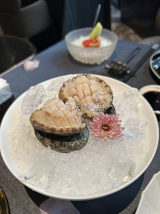 手上戴了一红一绿，花里胡哨地去过了个生日_美食