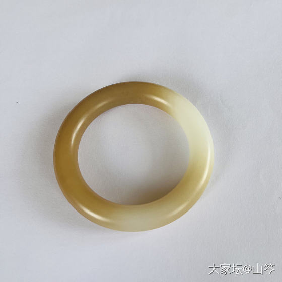 有没有姐妹出镯子呀，想收个和田玉或翡翠镯_翡翠
