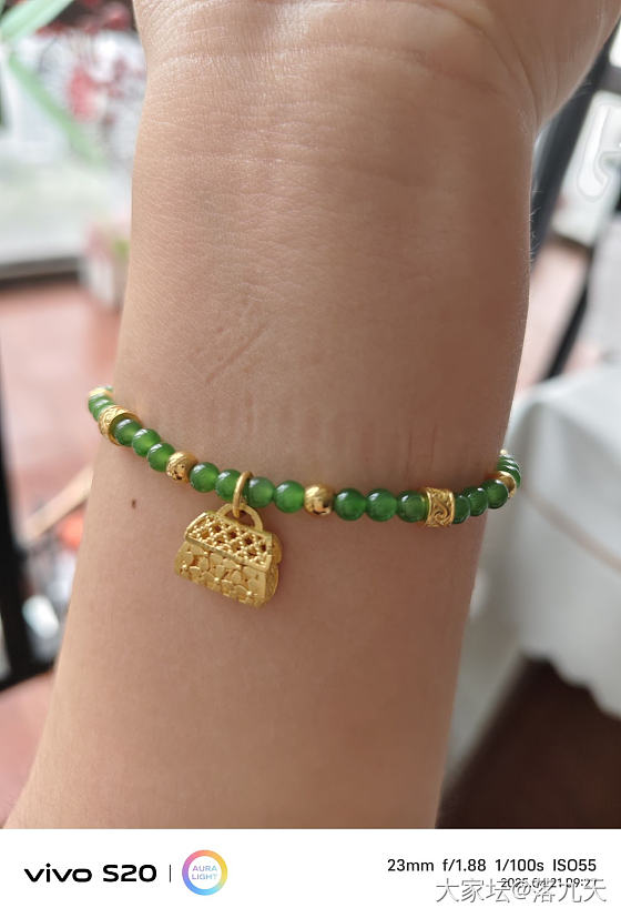 哈哈哈 航民的金锁头，老克勒的卷草纹珠子，金小貅的圆珠，碧玉苹果绿小米珠_珠串金和田玉