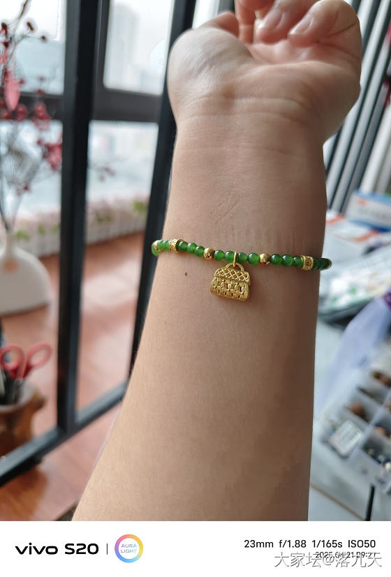 哈哈哈 航民的金锁头，老克勒的卷草纹珠子，金小貅的圆珠，碧玉苹果绿小米珠_珠串金和田玉