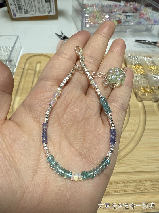 金子太贵了俩月涨了一百多_彩色宝石