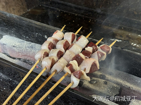 下午表弟烀了一锅卤鸡货，叫我过来喝点酒。_美食生活