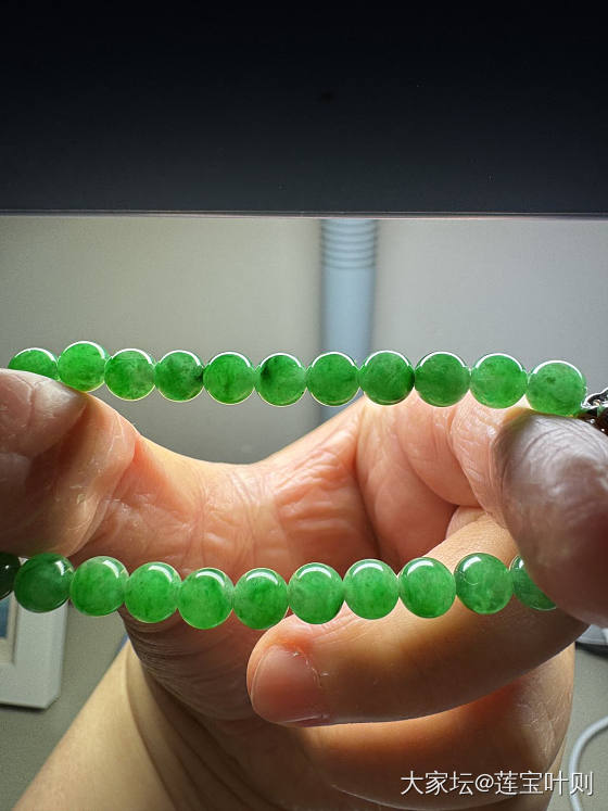阳绿飘辣绿糯化种翡翠珠子手链手串_翡翠