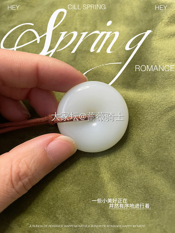 大白扣子来一套_吊坠和田玉