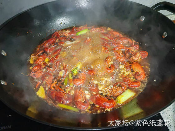 开心一刻：又到小龙虾季节了。_美食