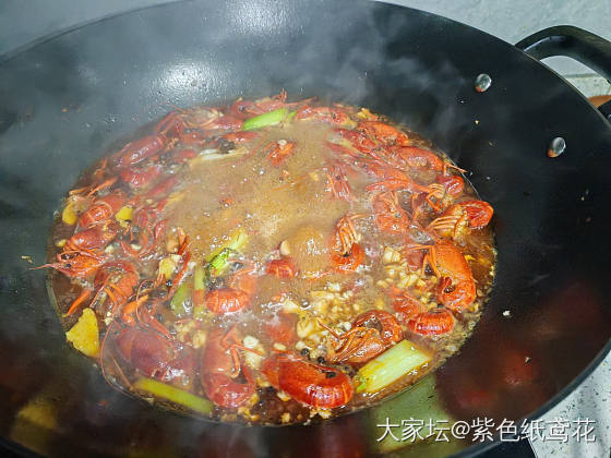 开心一刻：又到小龙虾季节了。_美食