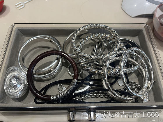 出几个银镯_银