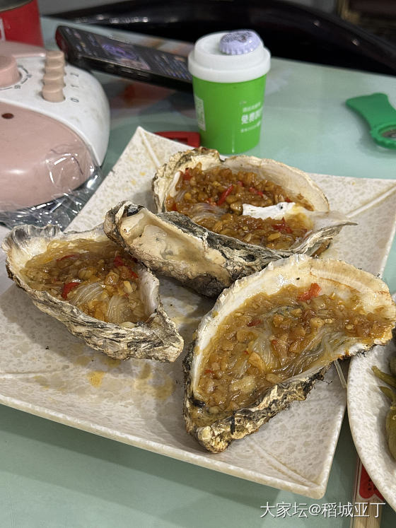 今天我弟请我出来撸串喝酒。2人消费了200多。_美食生活