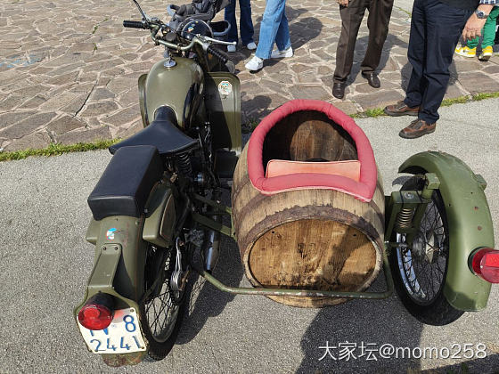 上周日意大利二战老兵聚会展示的三轮摩托车和吉普车_收藏