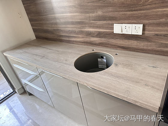 大概出来了
预算40万开始装修的，已经花了48w，尾款还有大概7没付。
越装越穷..._装修