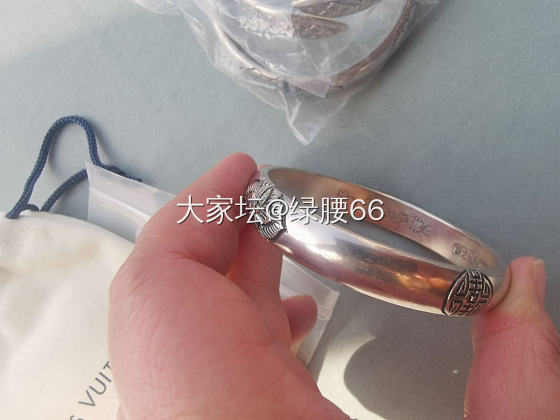 出两个银镯_银