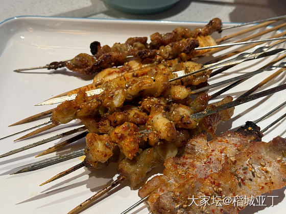哈尔滨地标性烧烤店大全烧烤，也是哈尔滨规模最大的烧烤店。_美食生活