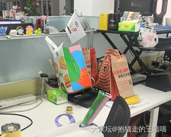 楼主工位在二楼，但是最近工作原因去了一楼，二楼的工位今天没有使用，但并没有退还依..._工作