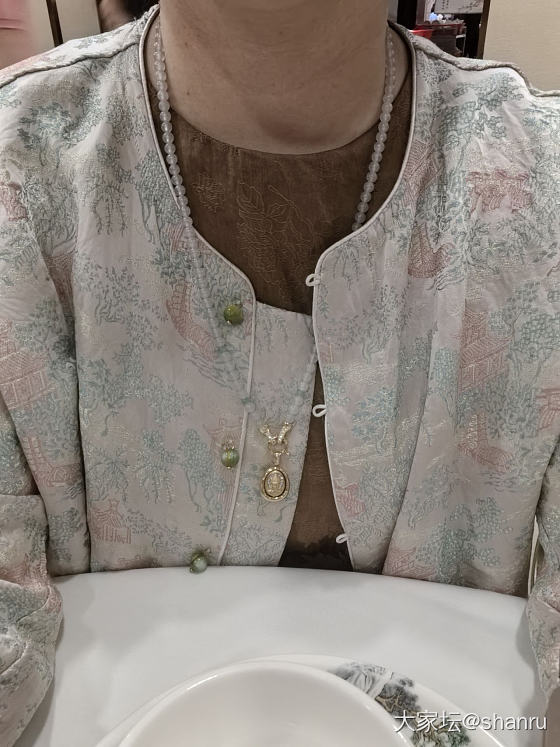 继续秀白冰珠串_翡翠