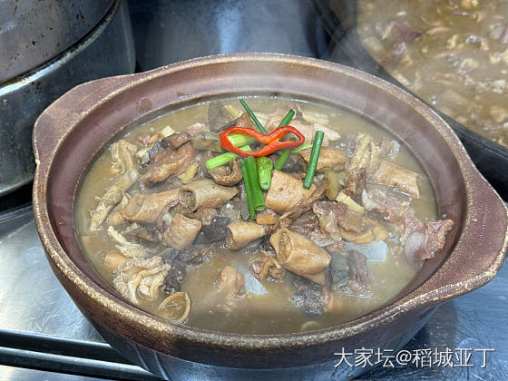五一出来改善伙食，今晚和朋友去吃牛喜市广式牛杂煲自助。_美食生活