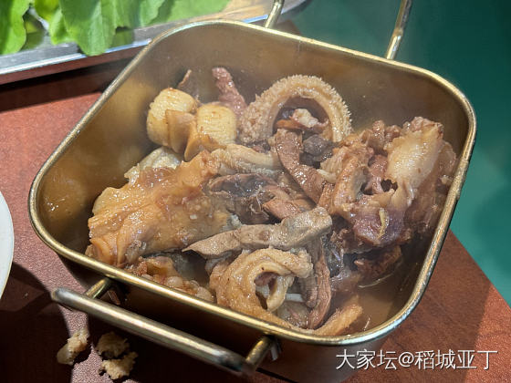 五一出来改善伙食，今晚和朋友去吃牛喜市广式牛杂煲自助。_美食生活