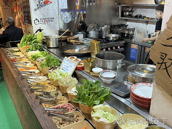 五一出来改善伙食，今晚和朋友去吃牛喜市广式牛杂煲自助。_美食生活