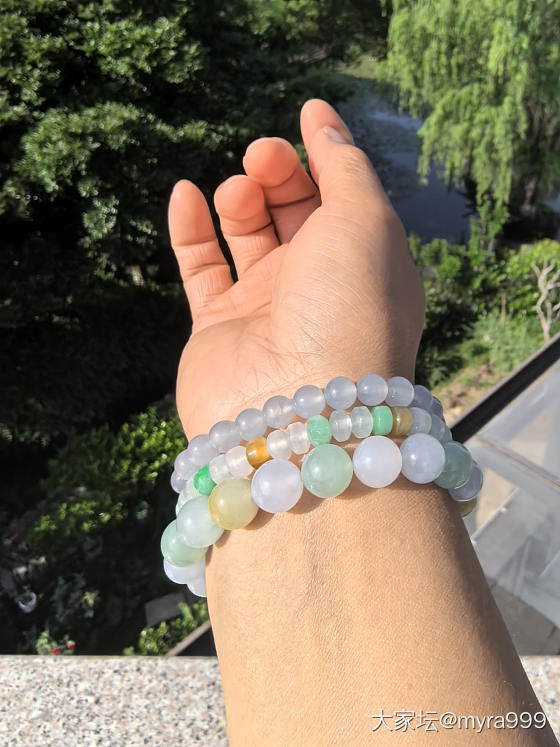 在阳光下的状态_珠串翡翠