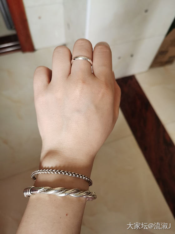 挂树上的小圈圈，闪闪亮亮_金