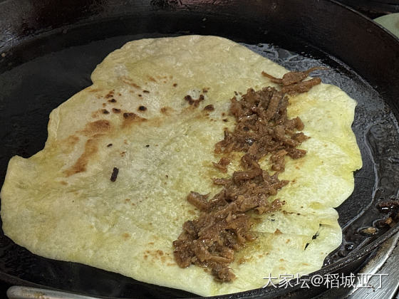 晚上想出来吃点便宜的，花了15块钱吃了刀鱼卷饼套餐_美食生活