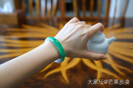 扒拉个手镯戴戴_翡翠