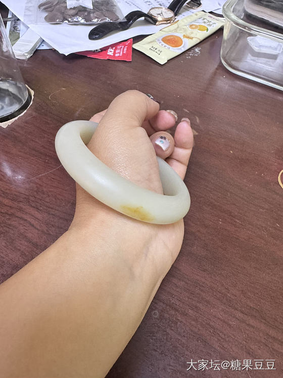 出一个带皮的新疆山料56圈_和田玉
