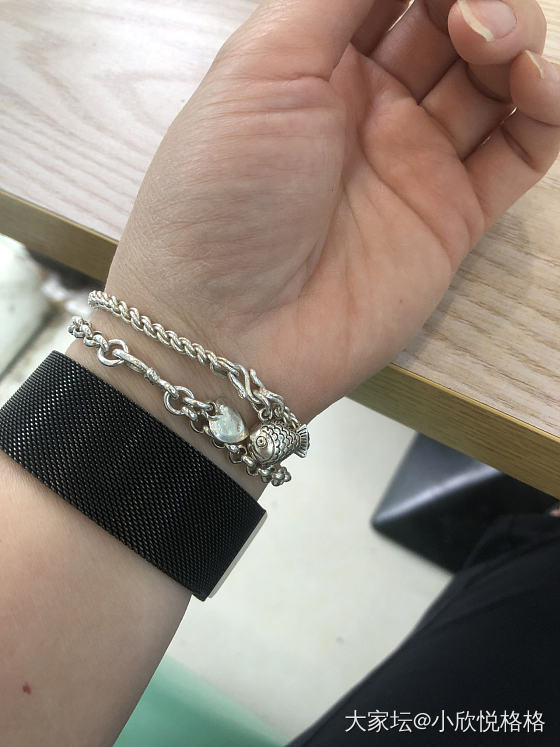 今天戴的_银金
