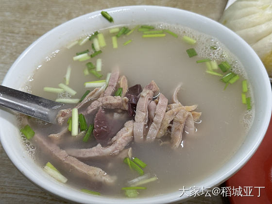 道外清真寺附近不起眼的早餐店，清真风味包子。感觉味道还不错。_美食生活