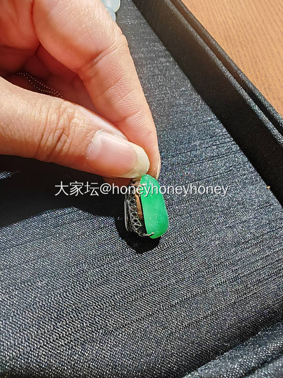 旧贴新用翡翠A货绿瓜_翡翠